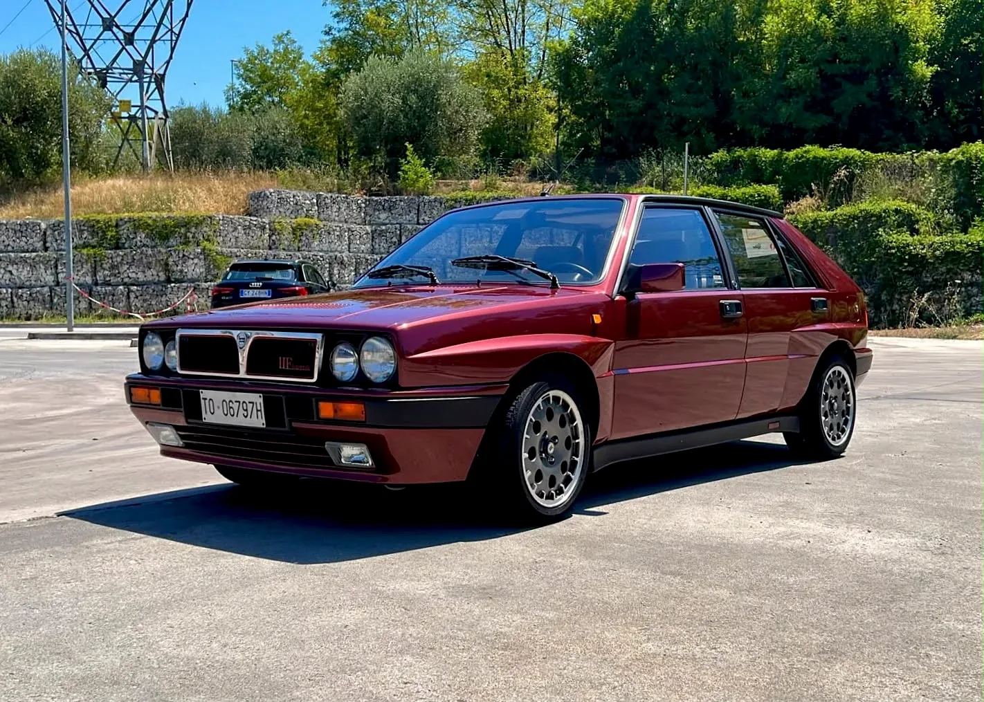 Lancia Delta HF Integrale rossa selezionata da CV Motors